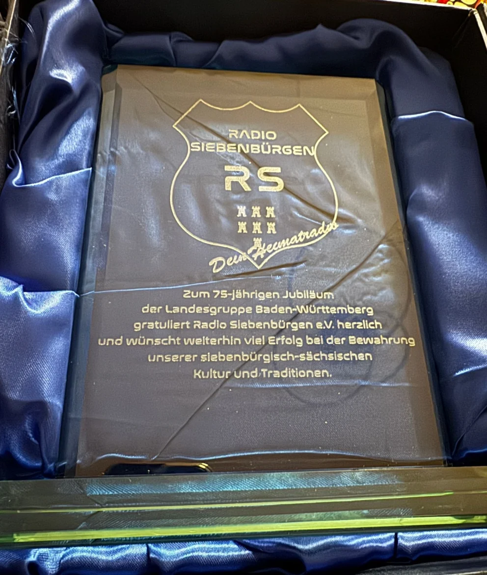 Überreichung des Gastgeschenks an Michael Konnerth in Ulm