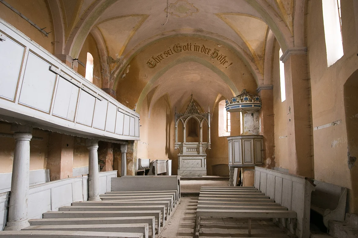 Innenraum der evangelischen Kirche in Abtsdorf bei Agnetheln