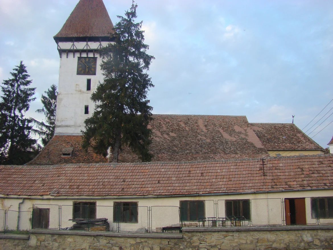 Die evangelische Kirche in Agnetheln von außen