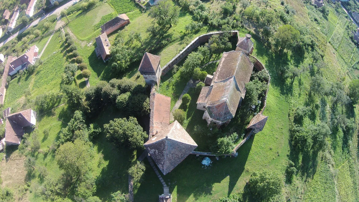 Die evangelische Kirche in Almen von außen