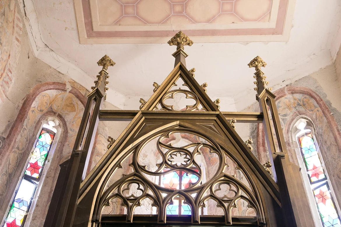 Innenraum der evangelischen Kirche in Alzen