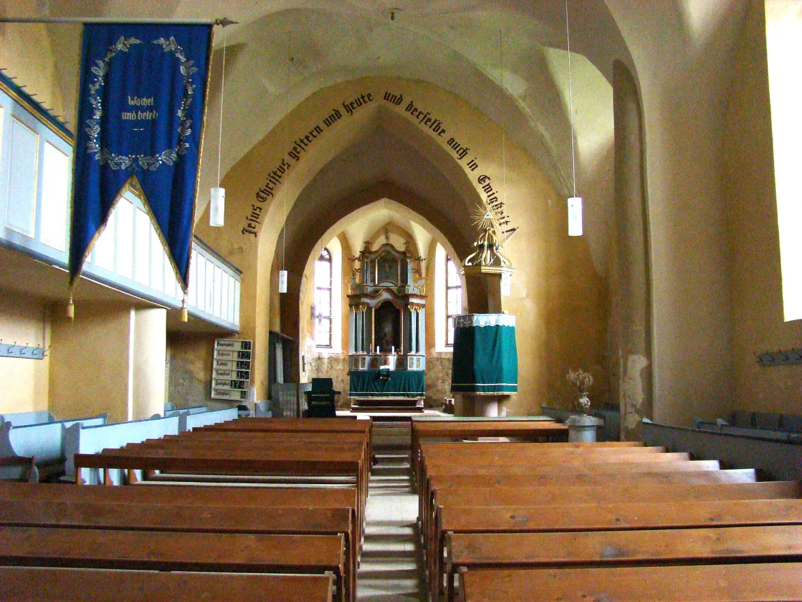 Innenraum der evangelischen Kirche in Arbegen