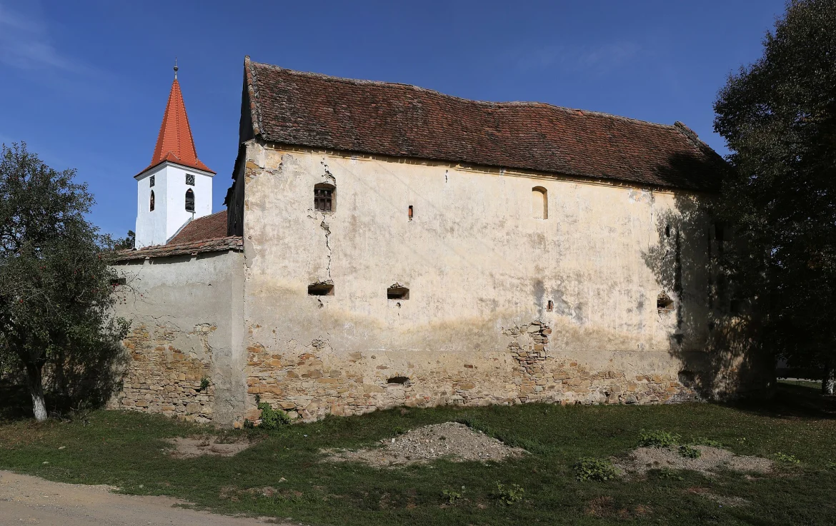 Die evangelische Kirche in Braller von außen