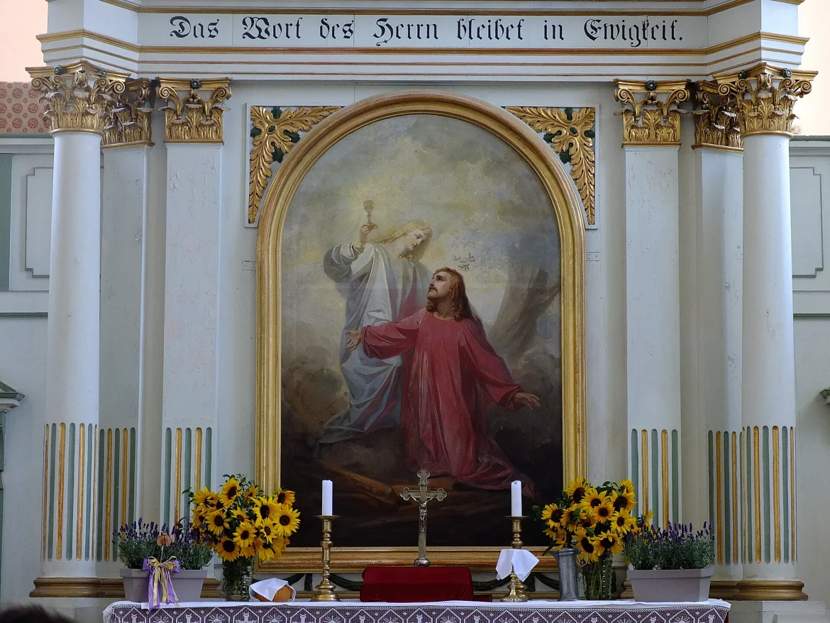 Innenraum der evangelischen Kirche in Brenndorf