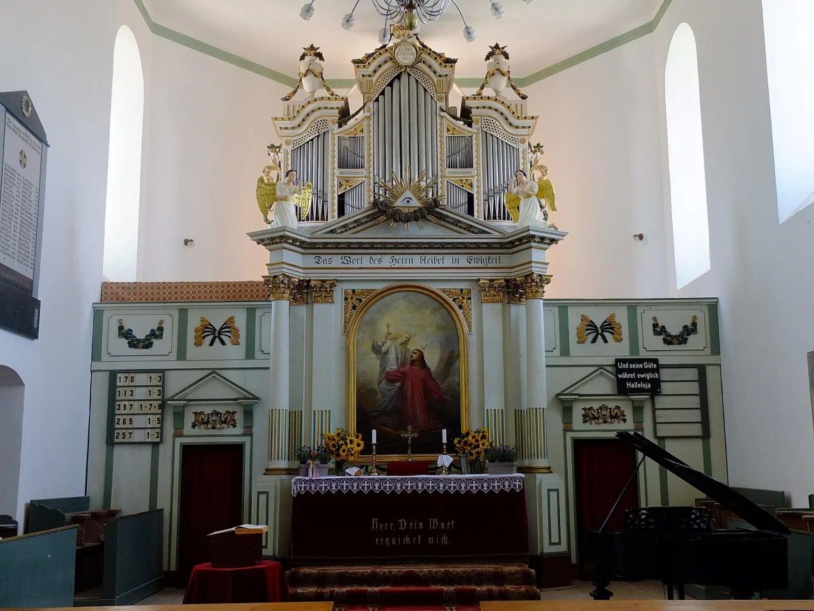 Die evangelische Kirche in Brenndorf von außen