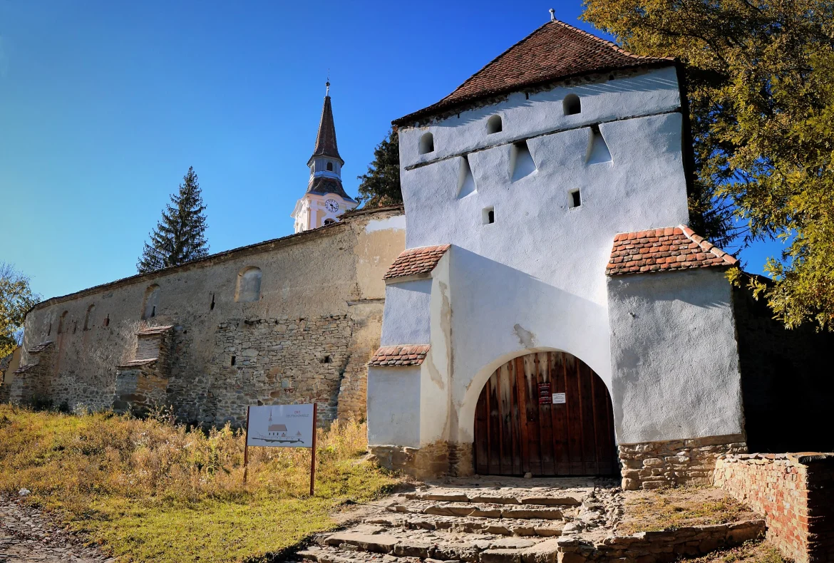 Die evangelische Kirche in Deutsch-Kreuz von außen
