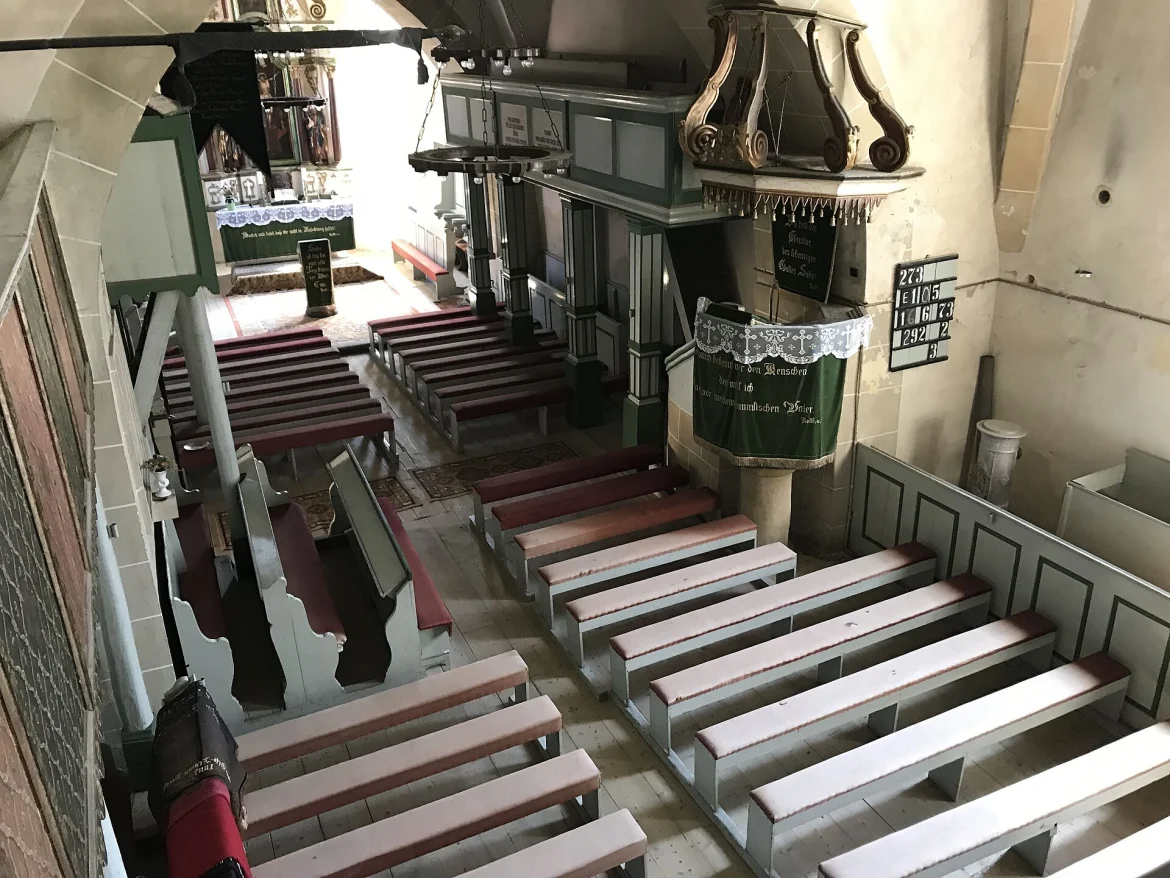 Innenraum der evangelischen Kirche in Frauendorf