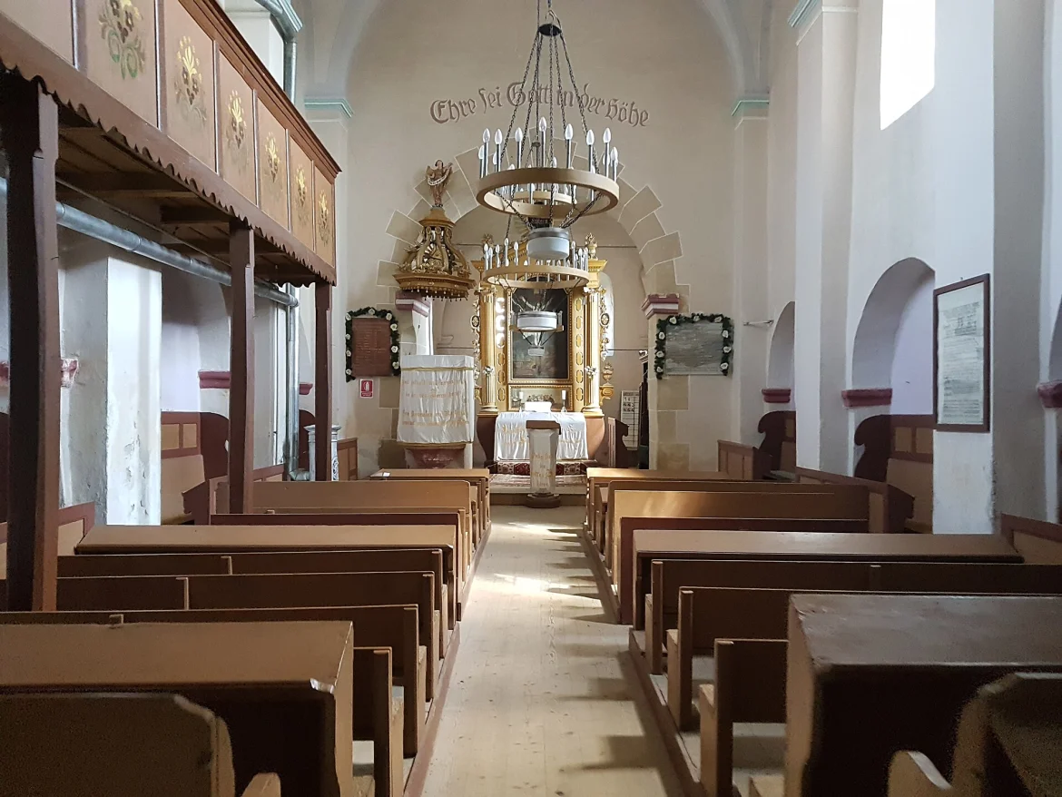 Innenraum der evangelischen Kirche in Freck