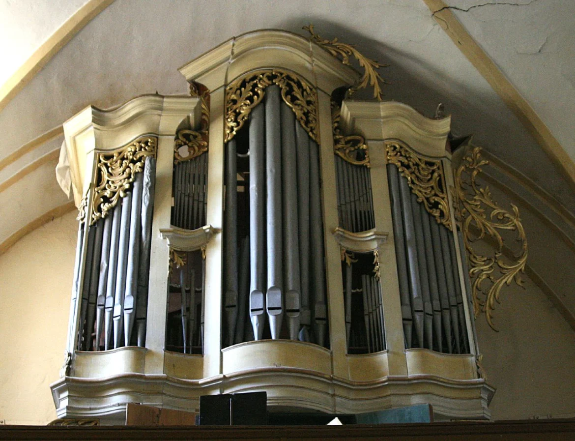 Die evangelische Kirche in Großkopisch von außen