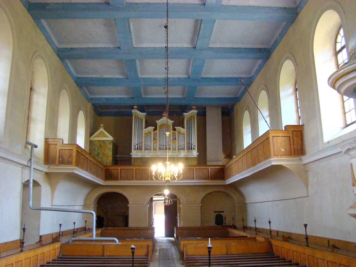 Innenraum der evangelischen Kirche in Großlasseln
