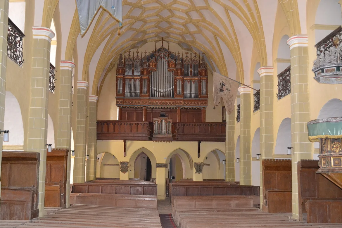Innenraum der evangelischen Kirche in Großschenk