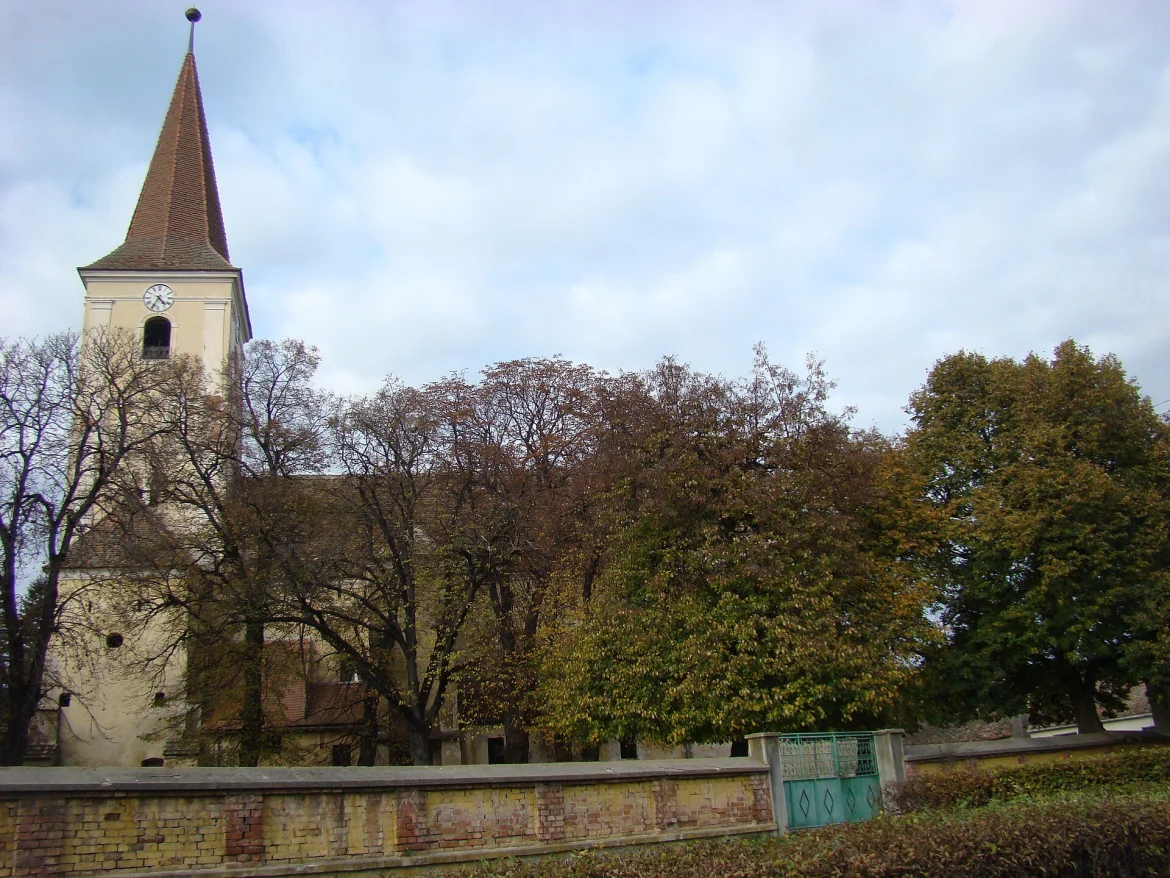 Die evangelische Kirche in Großscheuern von außen