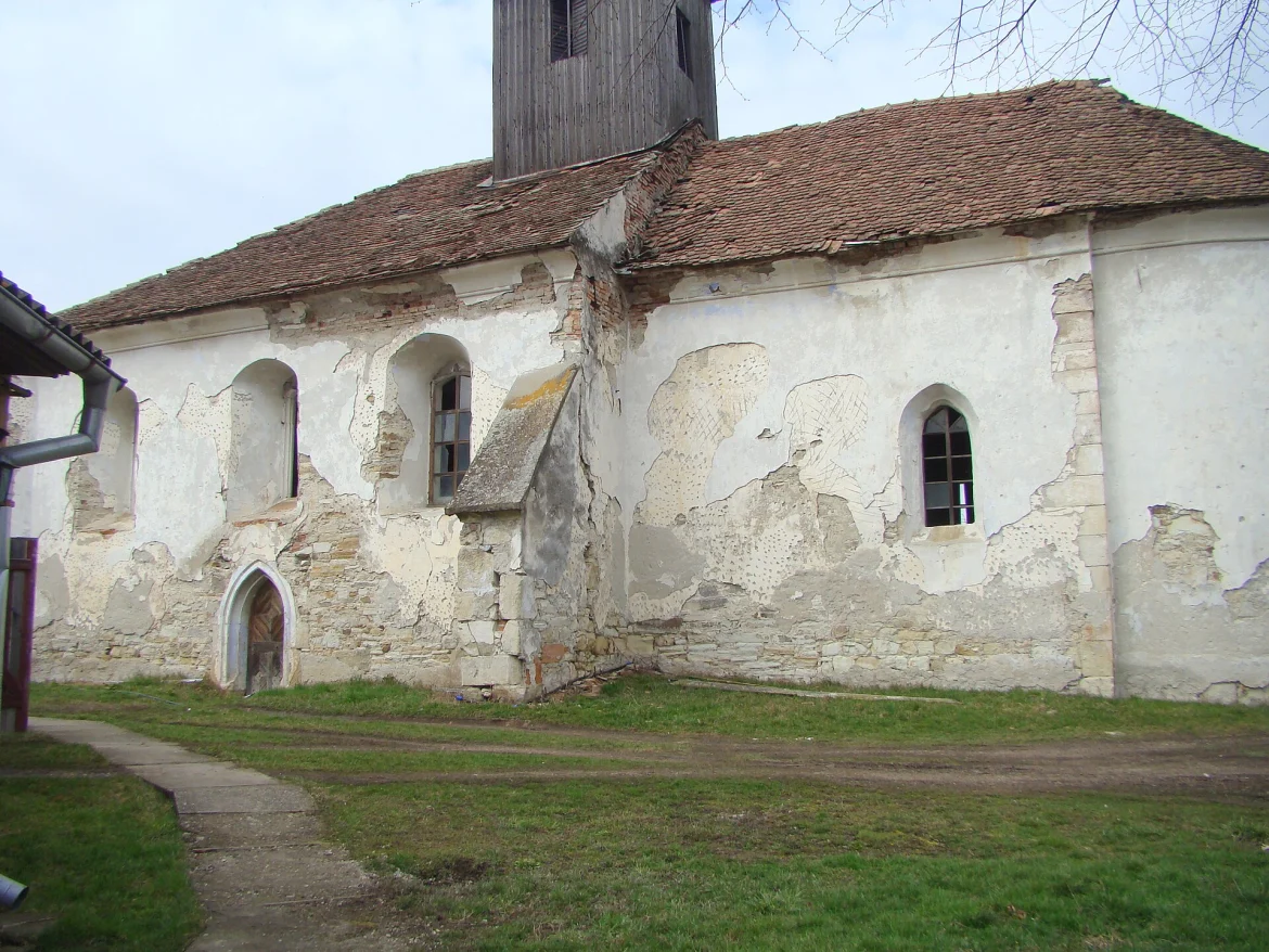 Die evangelische Kirche in Großschogen von außen