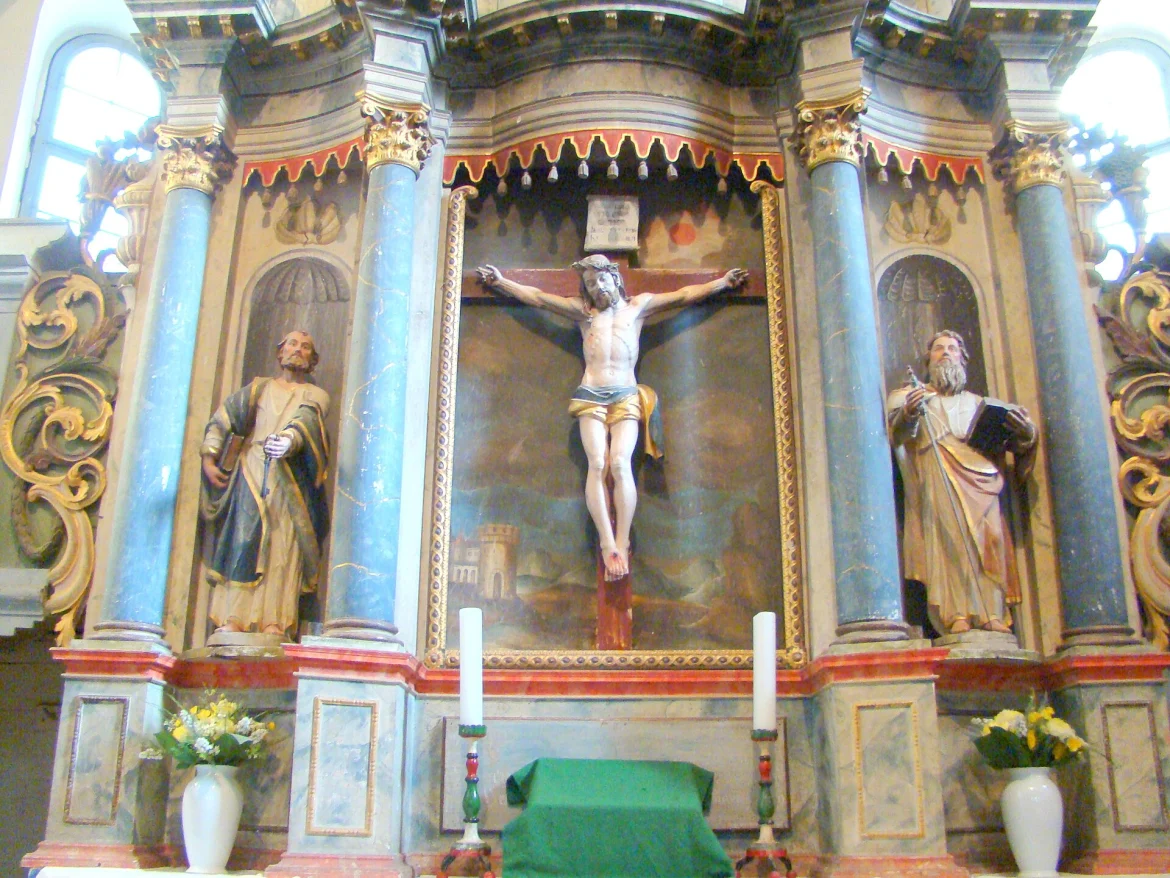 Die evangelische Kirche in Hamruden von außen