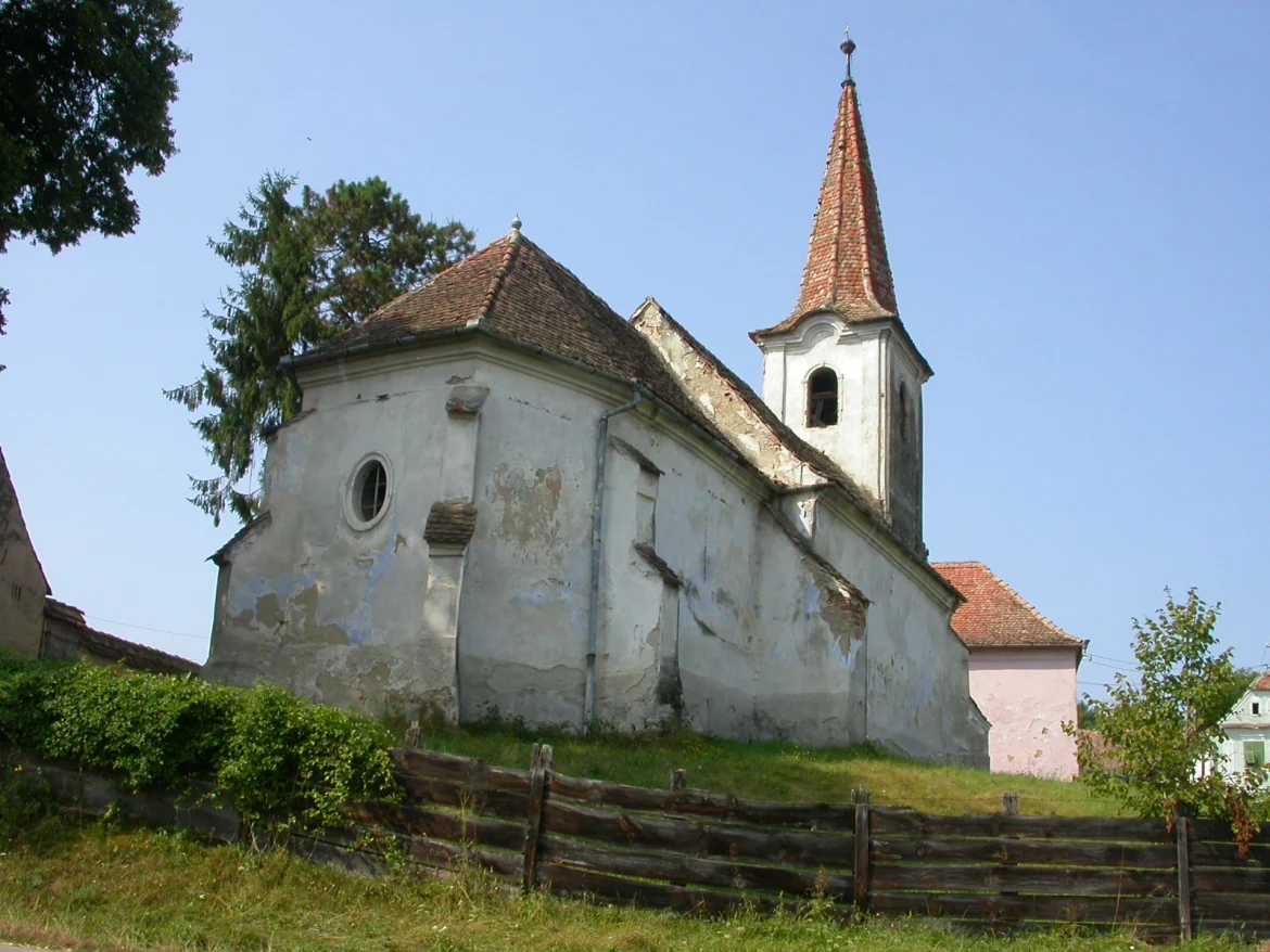 Die evangelische Kirche in Heidendorf von außen