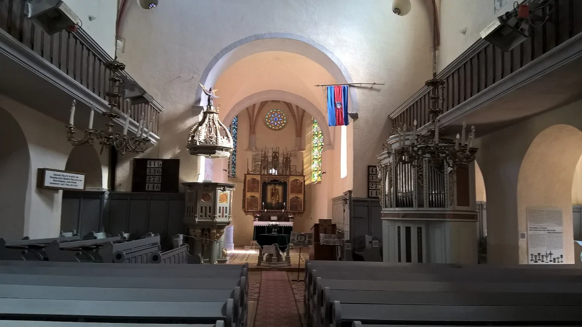 Innenraum der evangelischen Kirche in Heltau