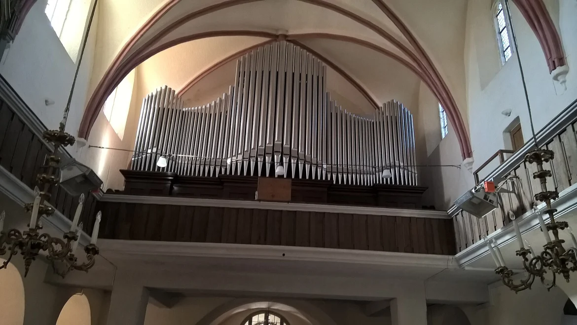 Die evangelische Kirche in Heltau von außen