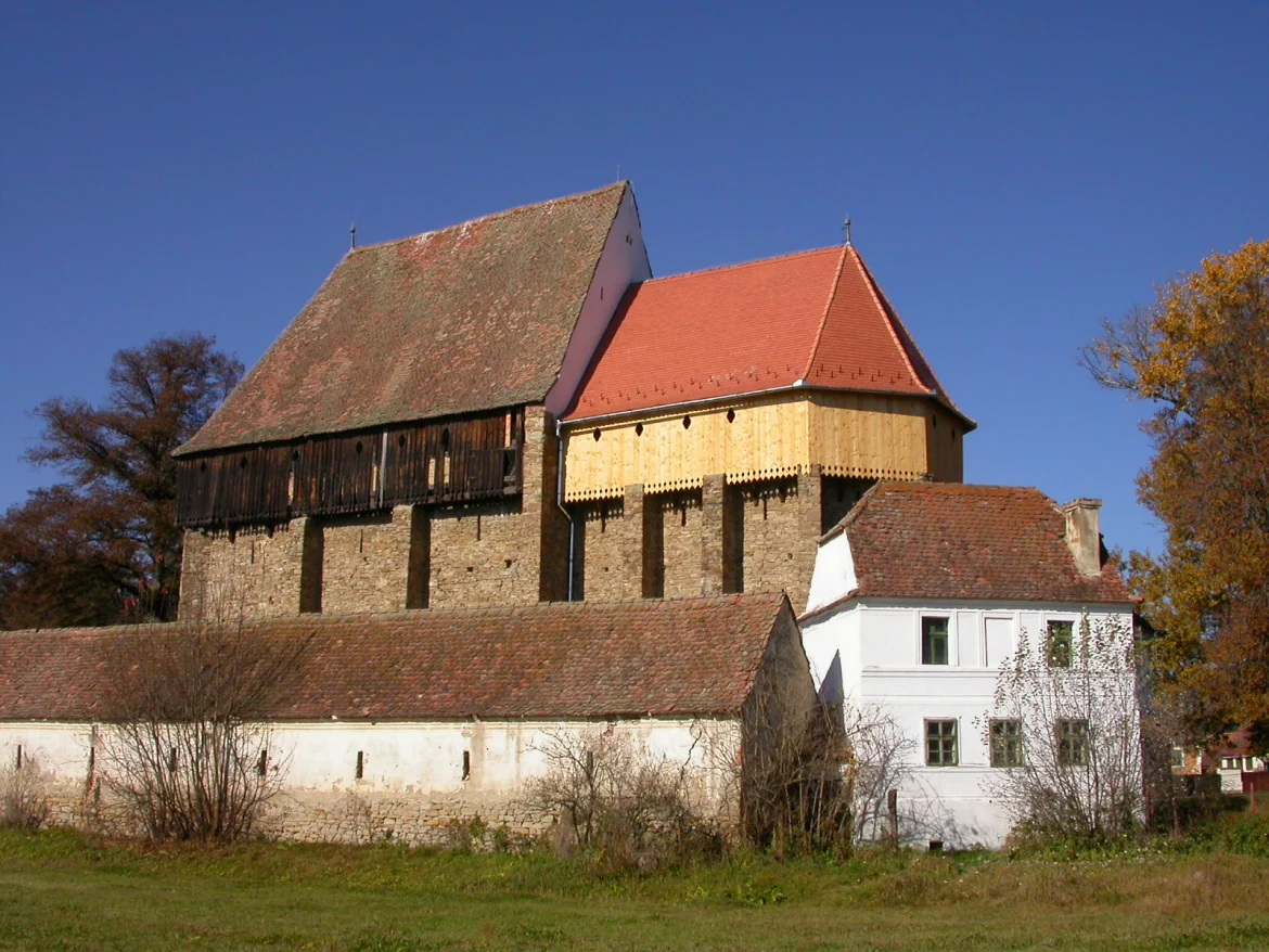 Die evangelische Kirche in Henndorf von außen