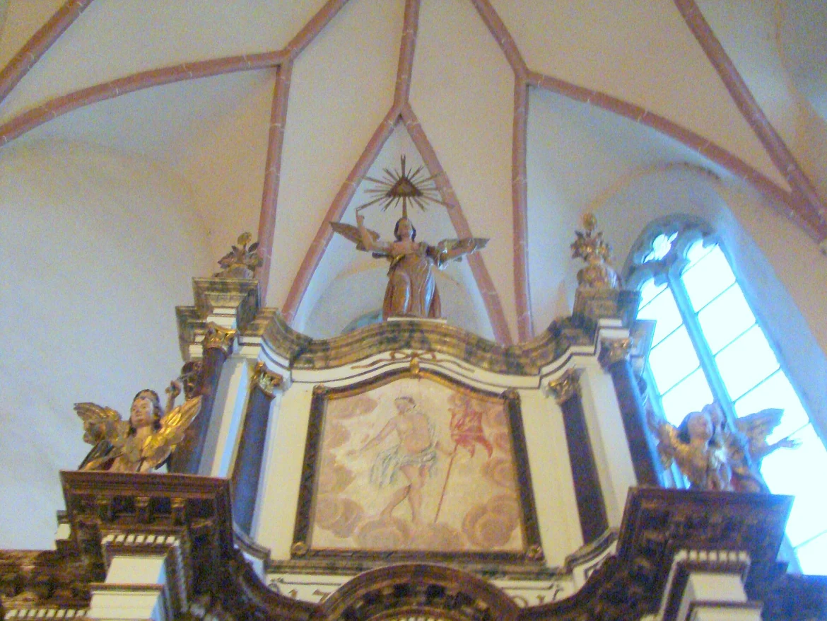 Innenraum der evangelischen Kirche in Hetzeldorf