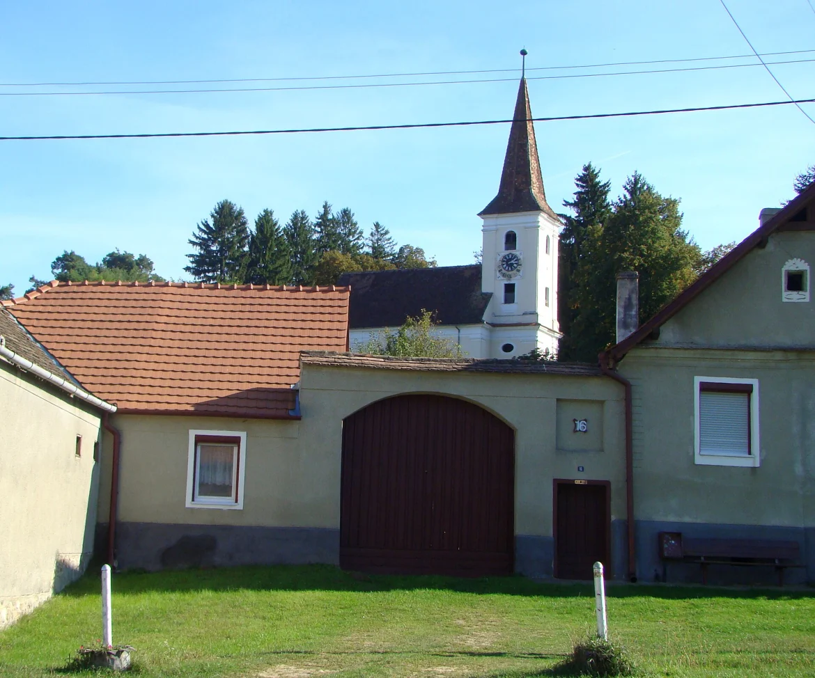 Die evangelische Kirche in Kastenholz von außen