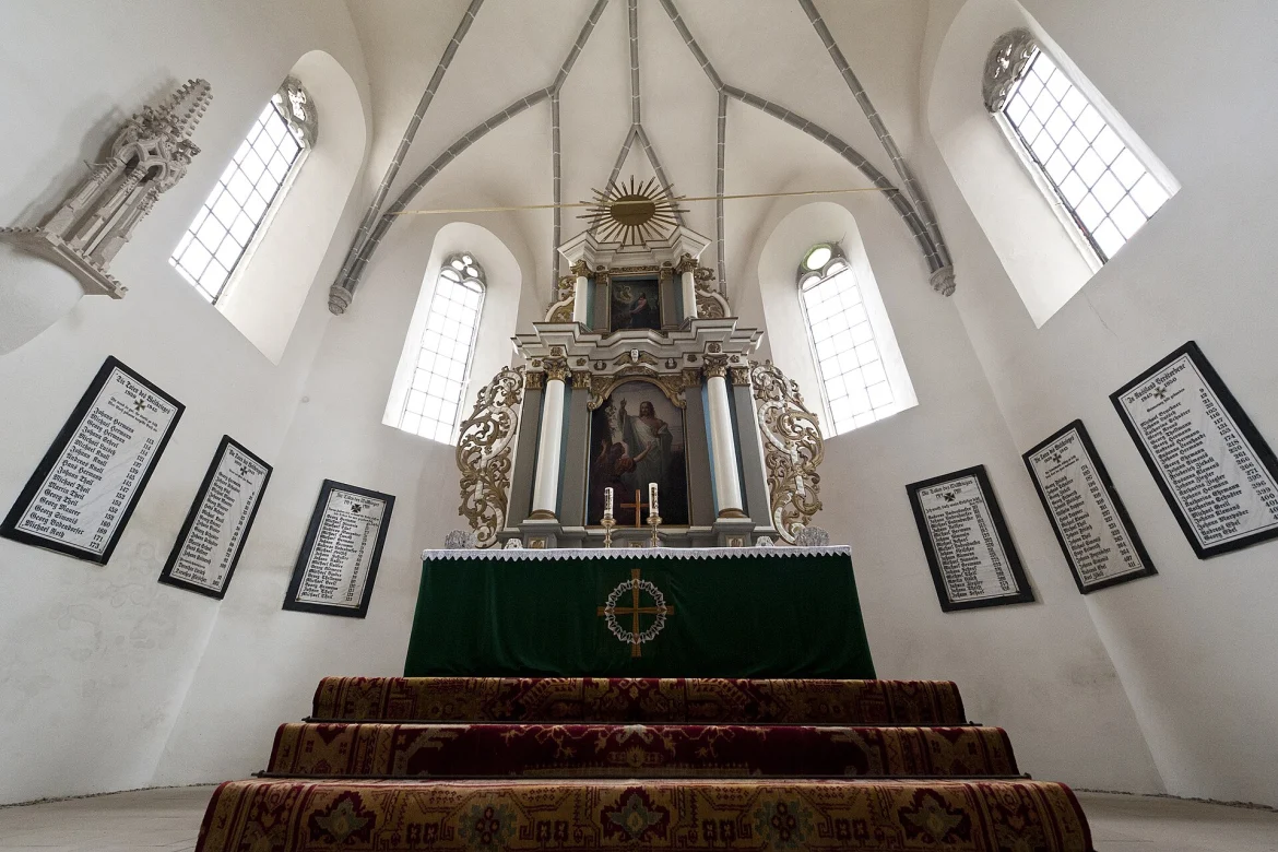 Die evangelische Kirche in Keisd von außen
