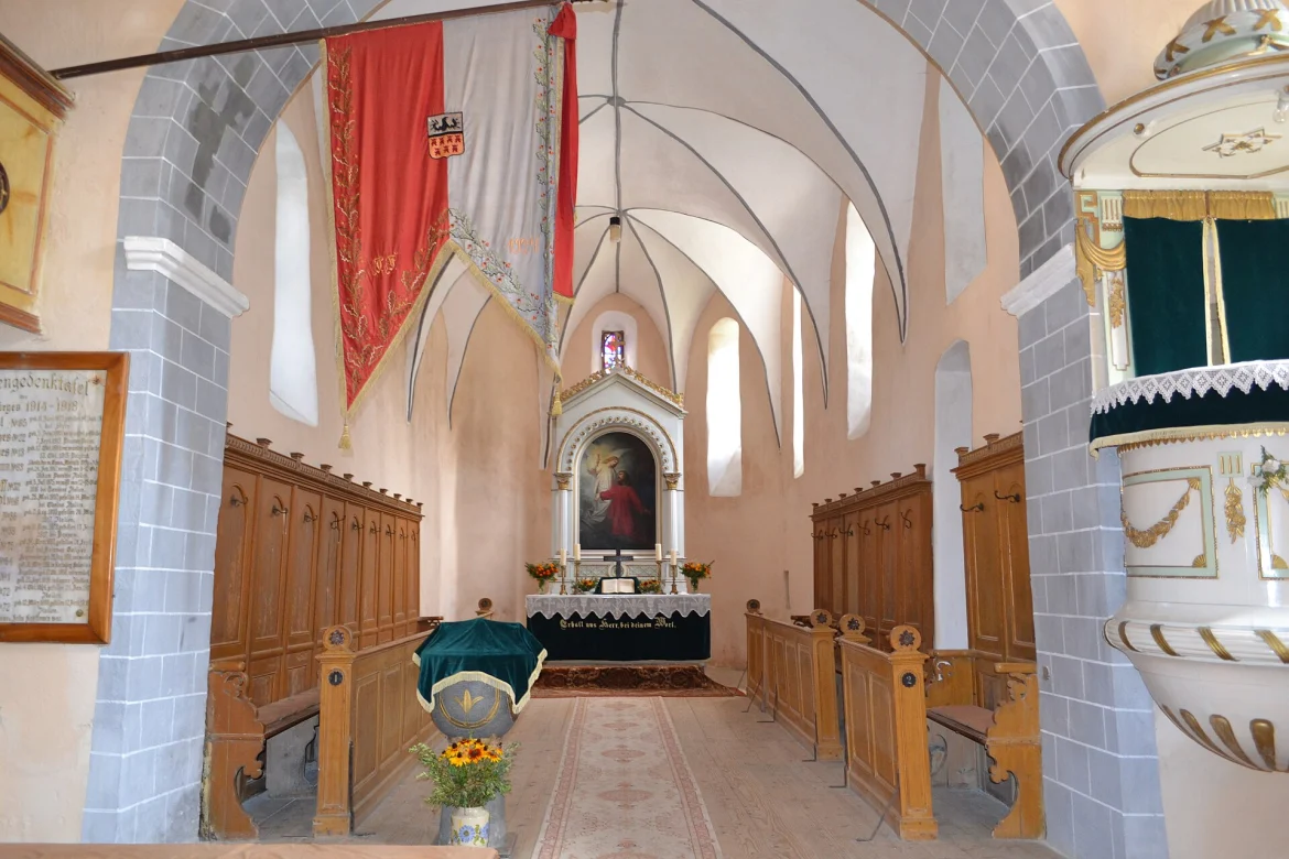 Innenraum der evangelischen Kirche in Kleinschenk
