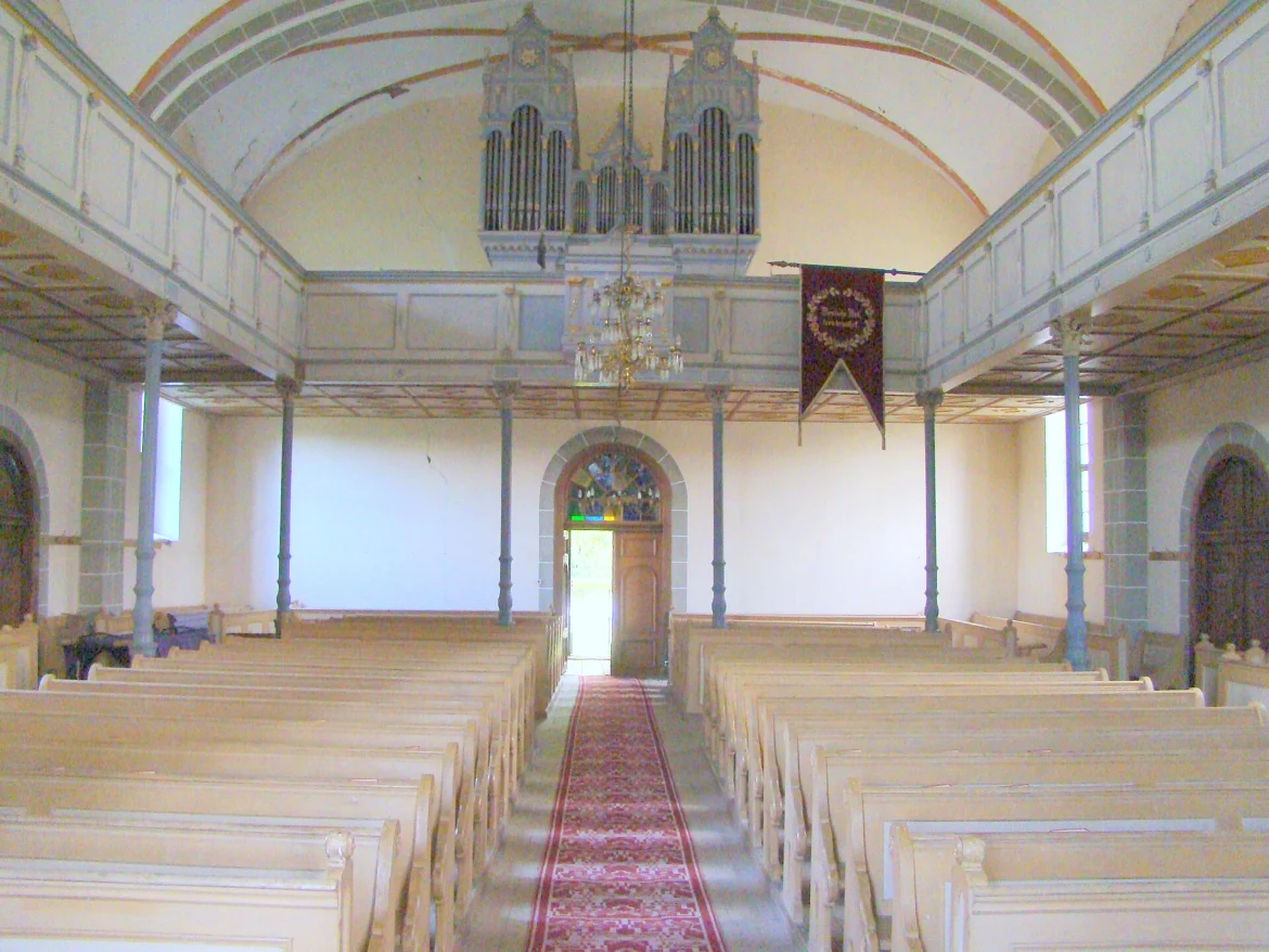 Innenraum der evangelischen Kirche in Leblang