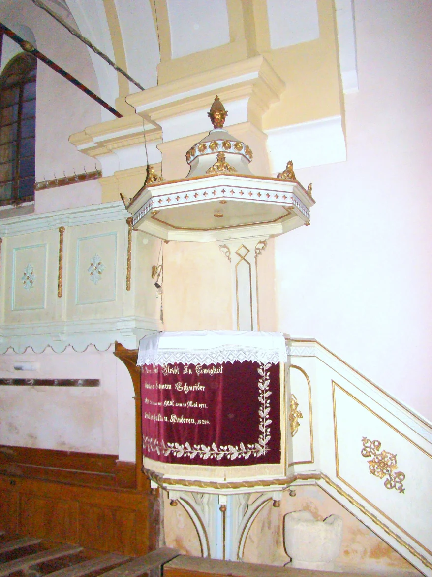 Innenraum der evangelischen Kirche in Marpod