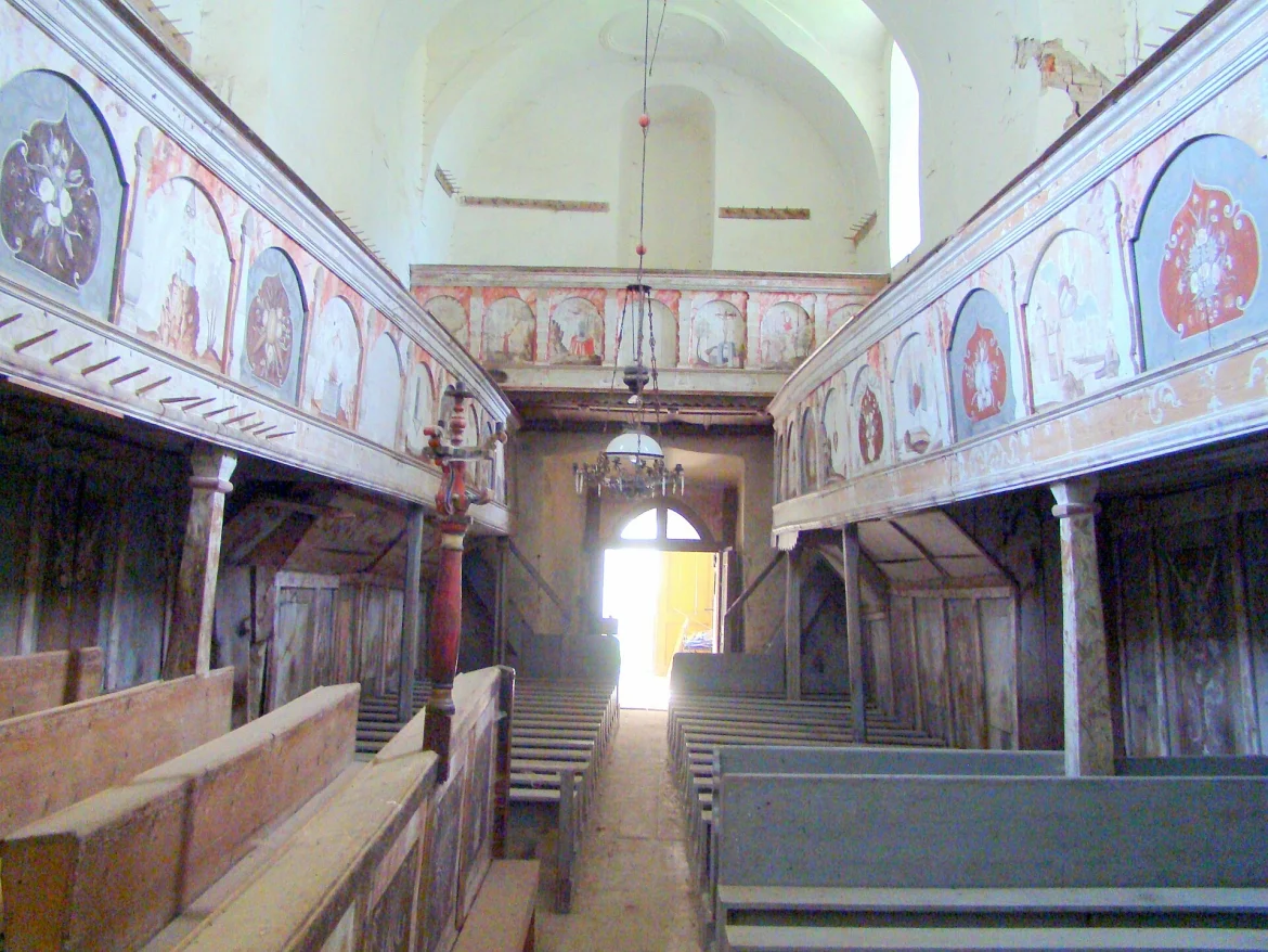 Innenraum der evangelischen Kirche in Meeburg
