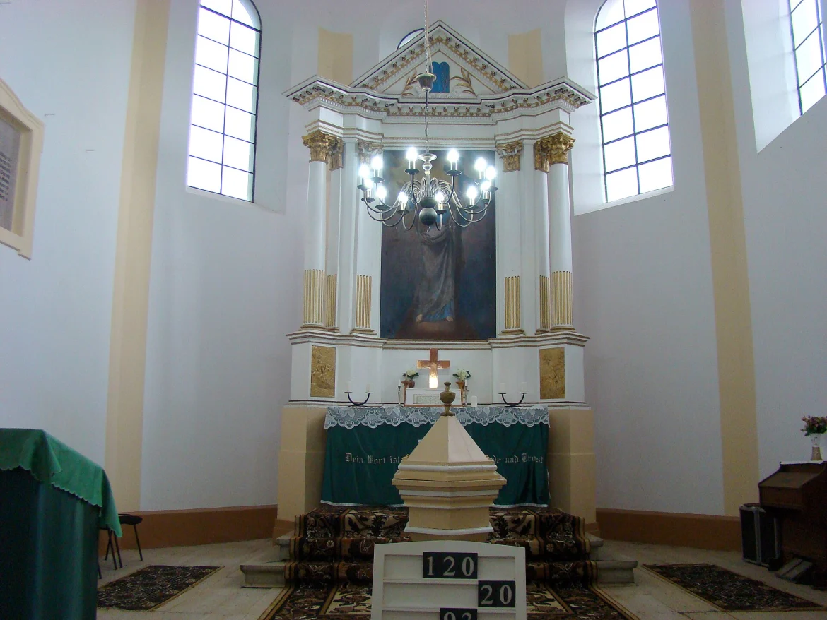 Innenraum der evangelischen Kirche in Niedereidisch