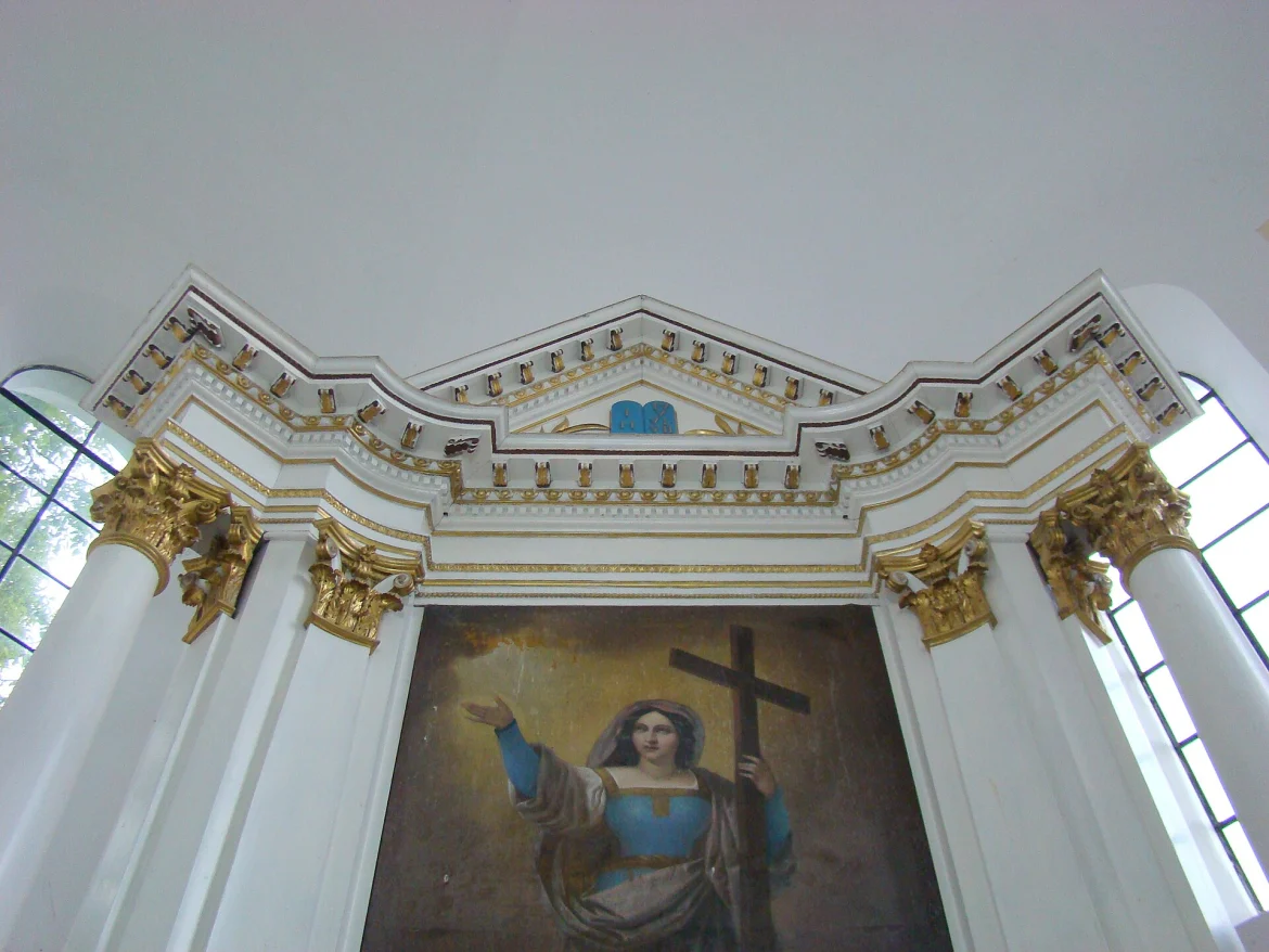 Innenraum der evangelischen Kirche in Niedereidisch