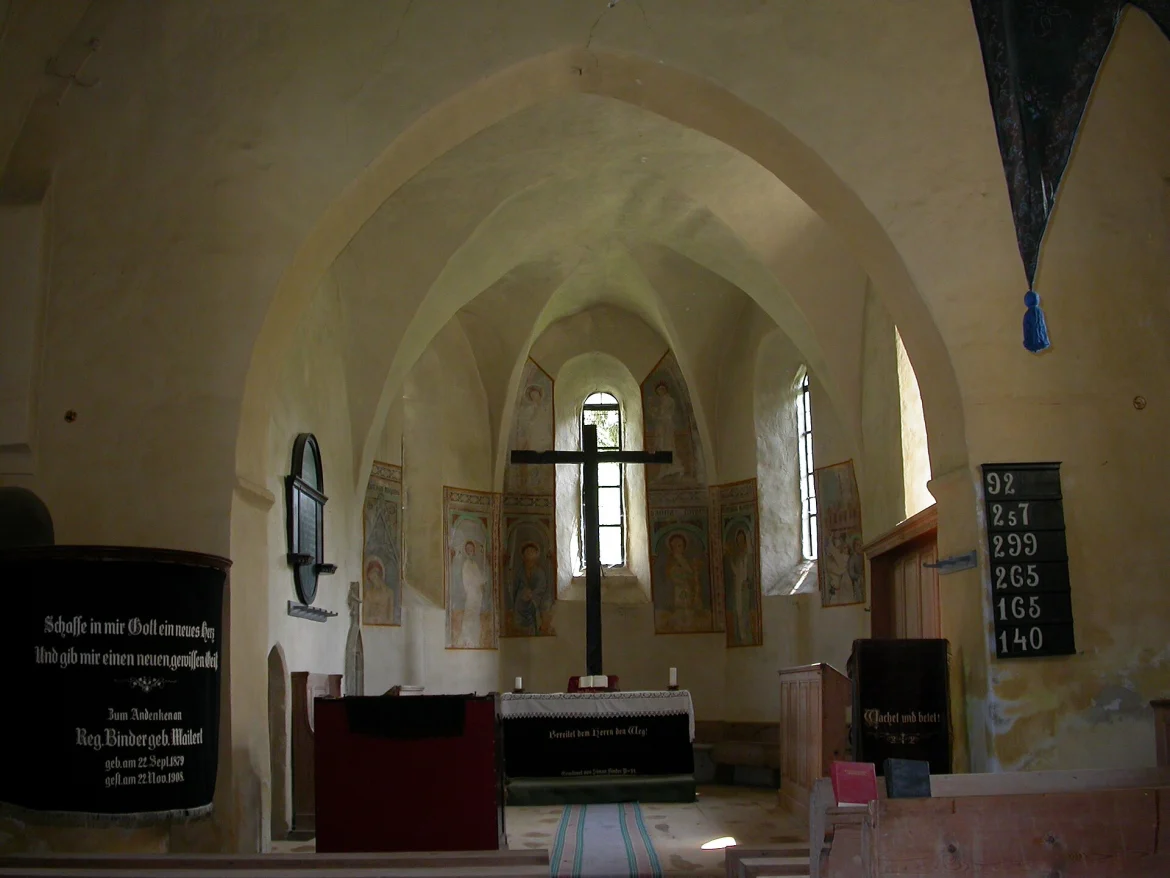 Innenraum der evangelischen Kirche in Nimesch