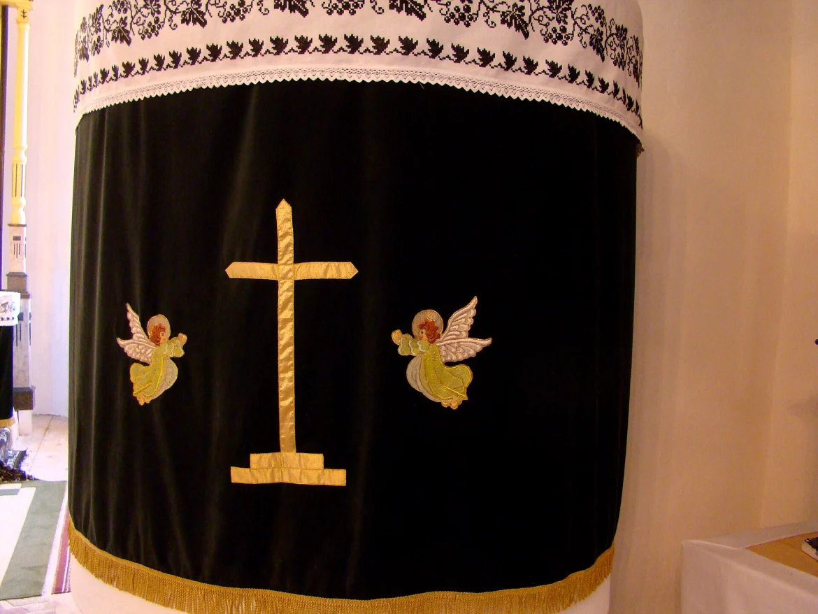 Innenraum der evangelischen Kirche in Obereidisch