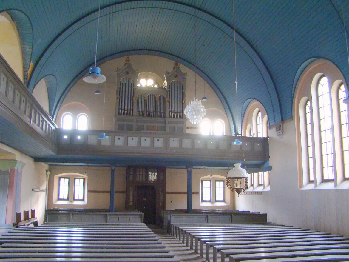 Die evangelische Kirche in Peschendorf von außen