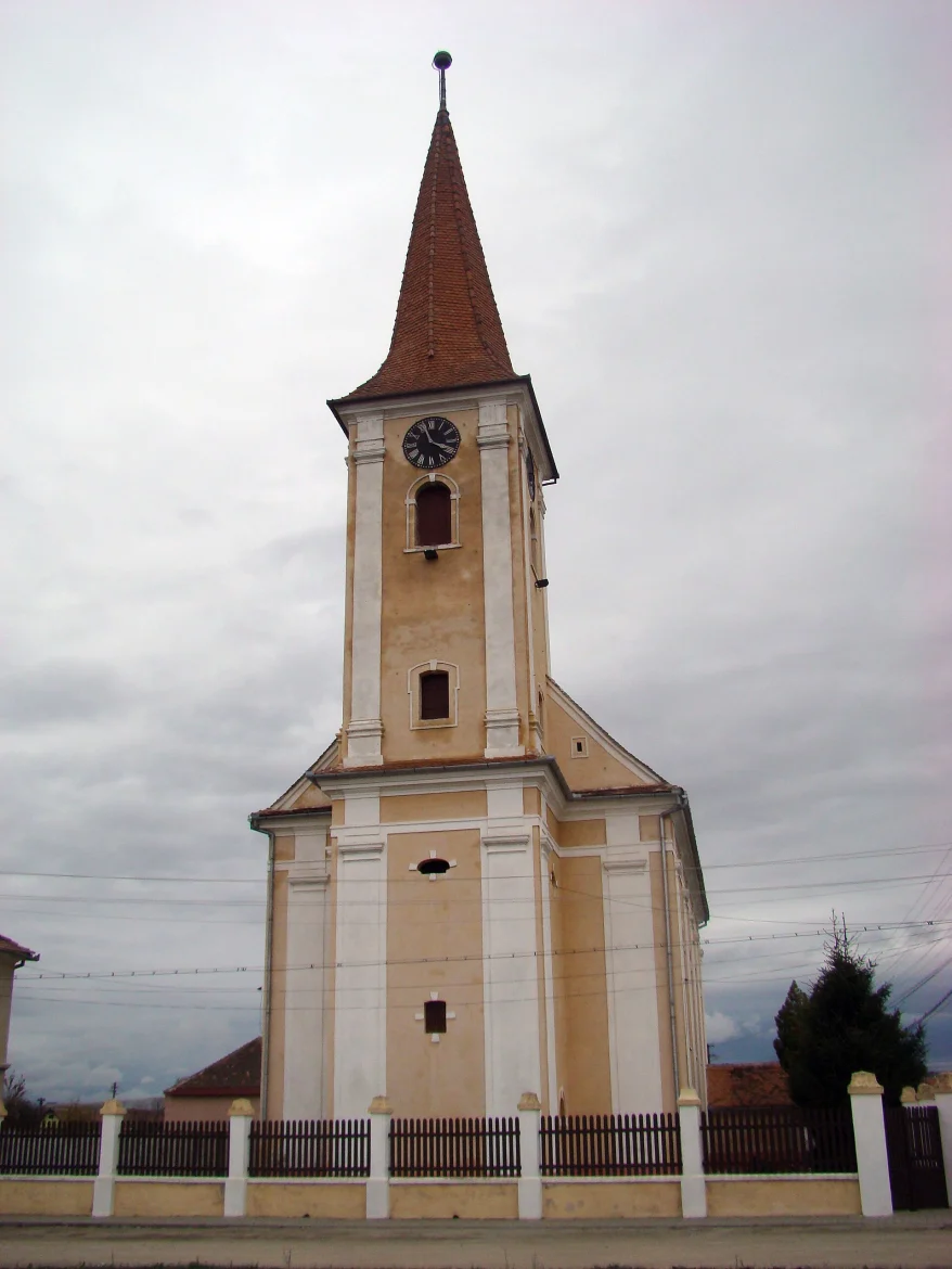 Die evangelische Kirche in Petersdorf bei Mühlbach von außen