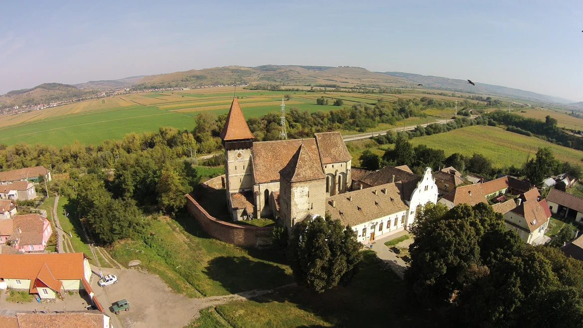 Die evangelische Kirche in Pretai von außen
