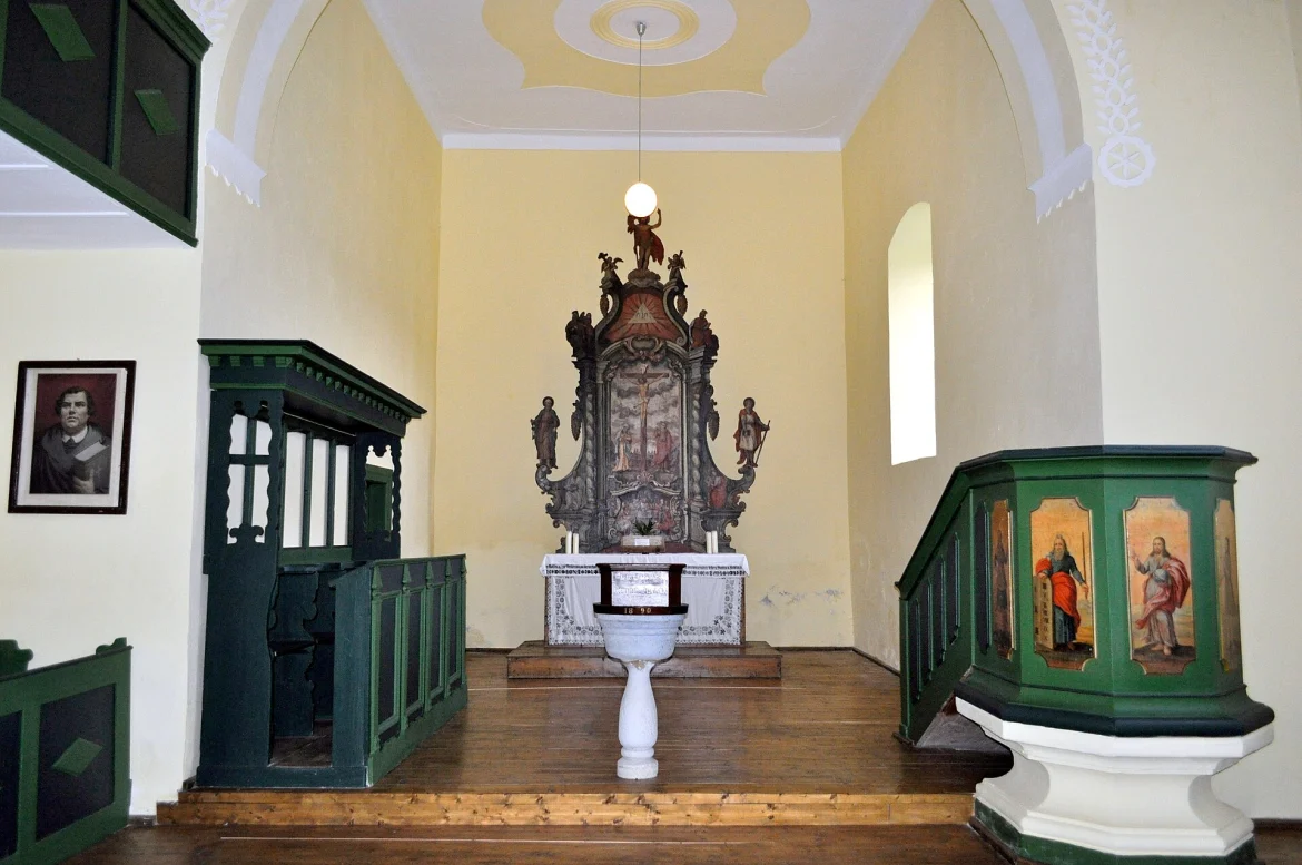 Innenraum der evangelischen Kirche in Rätsch