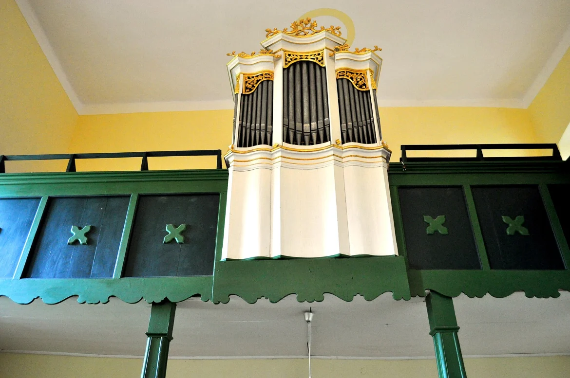 Die evangelische Kirche in Rätsch von außen