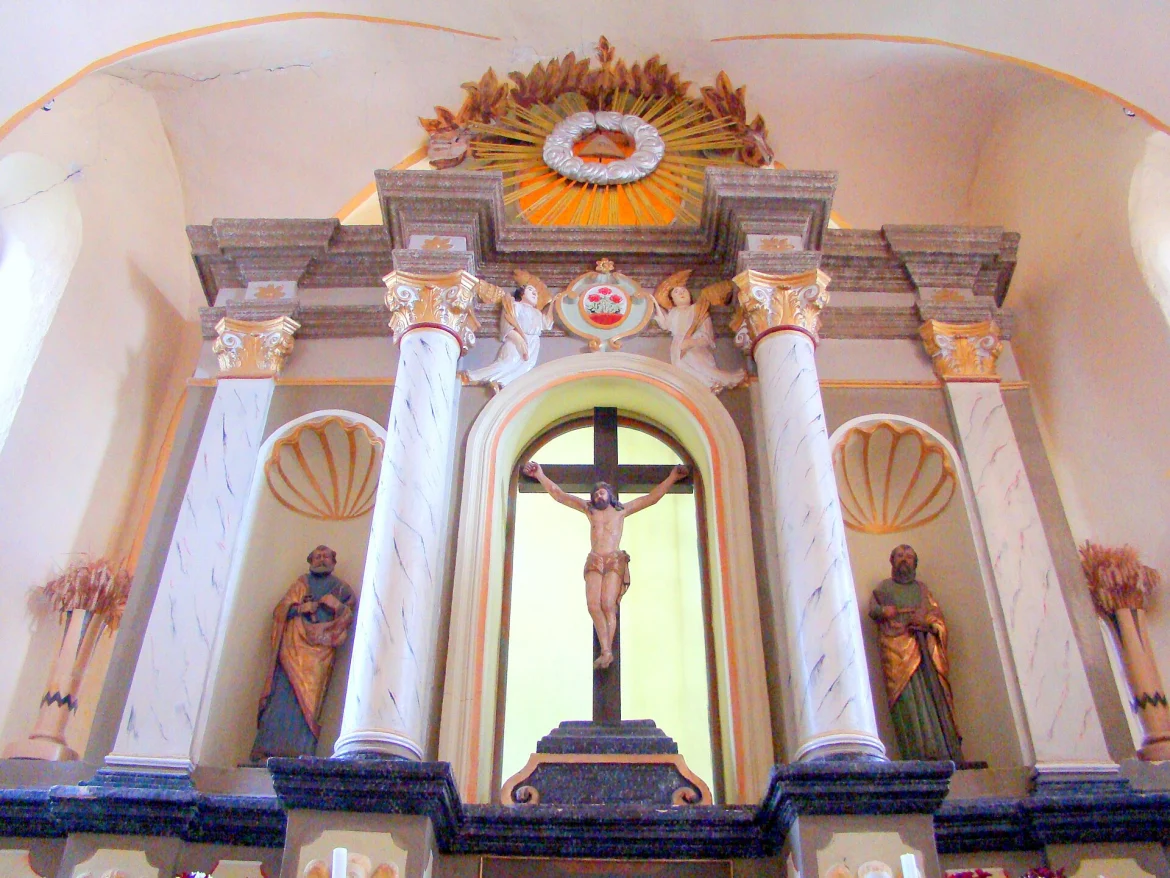 Innenraum der evangelischen Kirche in Rosenau
