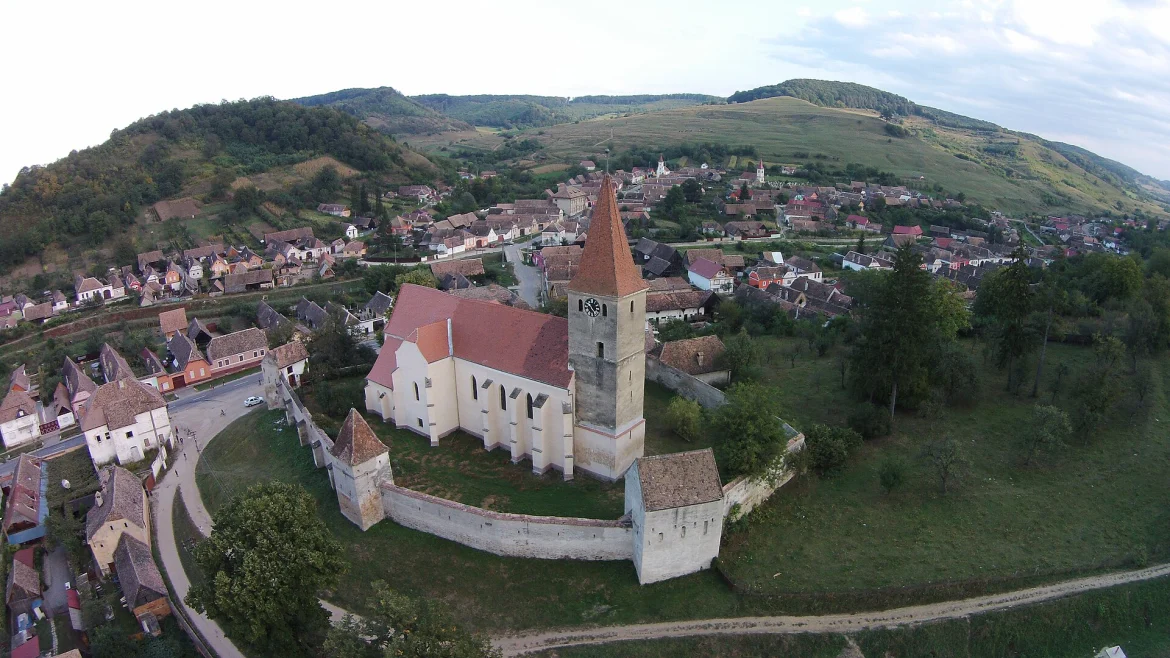 Innenraum der evangelischen Kirche in Scharosch an der Kokel