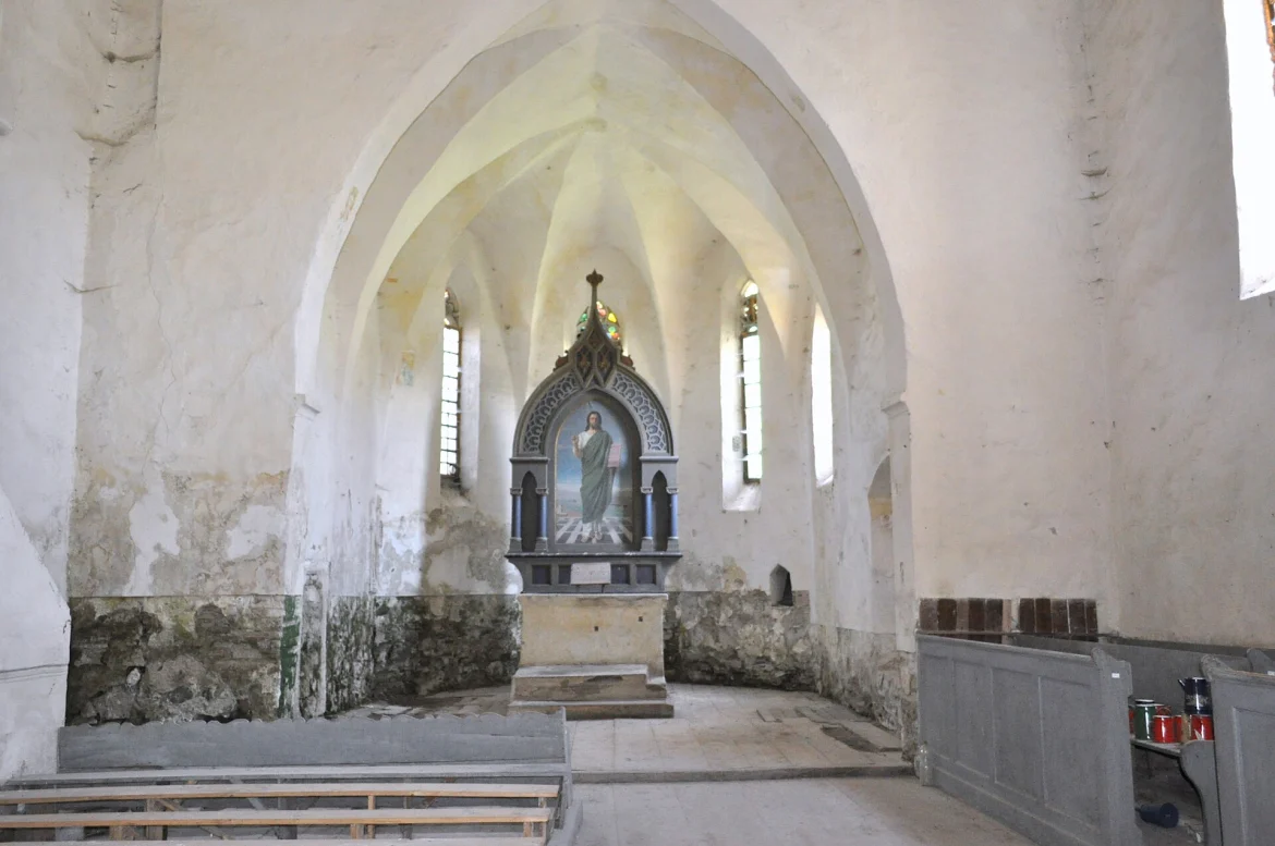Innenraum der evangelischen Kirche in Schmiegen