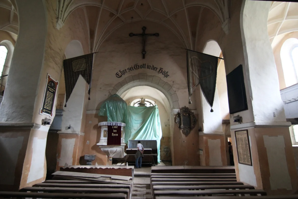 Innenraum der evangelischen Kirche in Schönberg