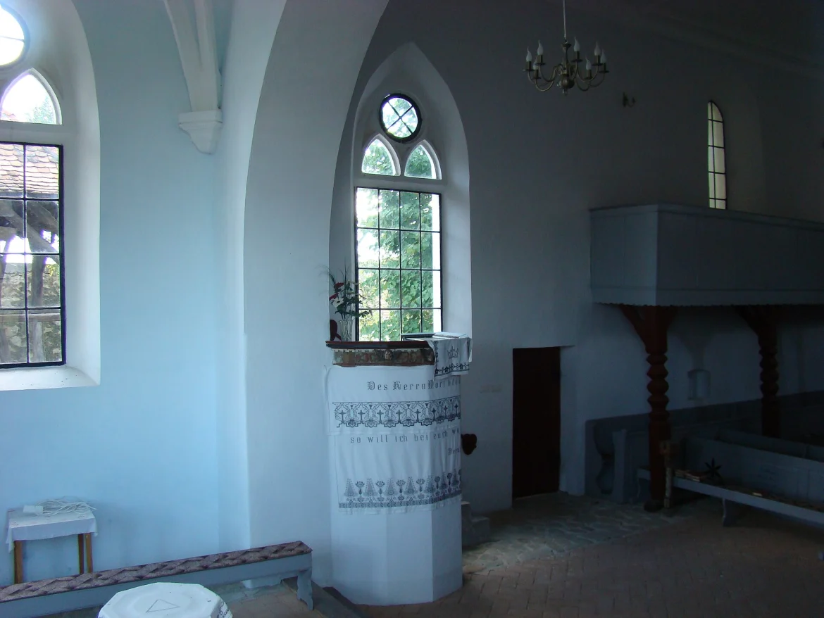 Innenraum der evangelischen Kirche in Scholten