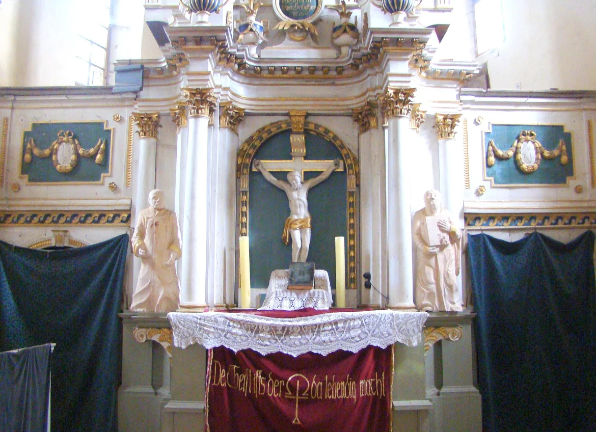 Die evangelische Kirche in Stein von außen