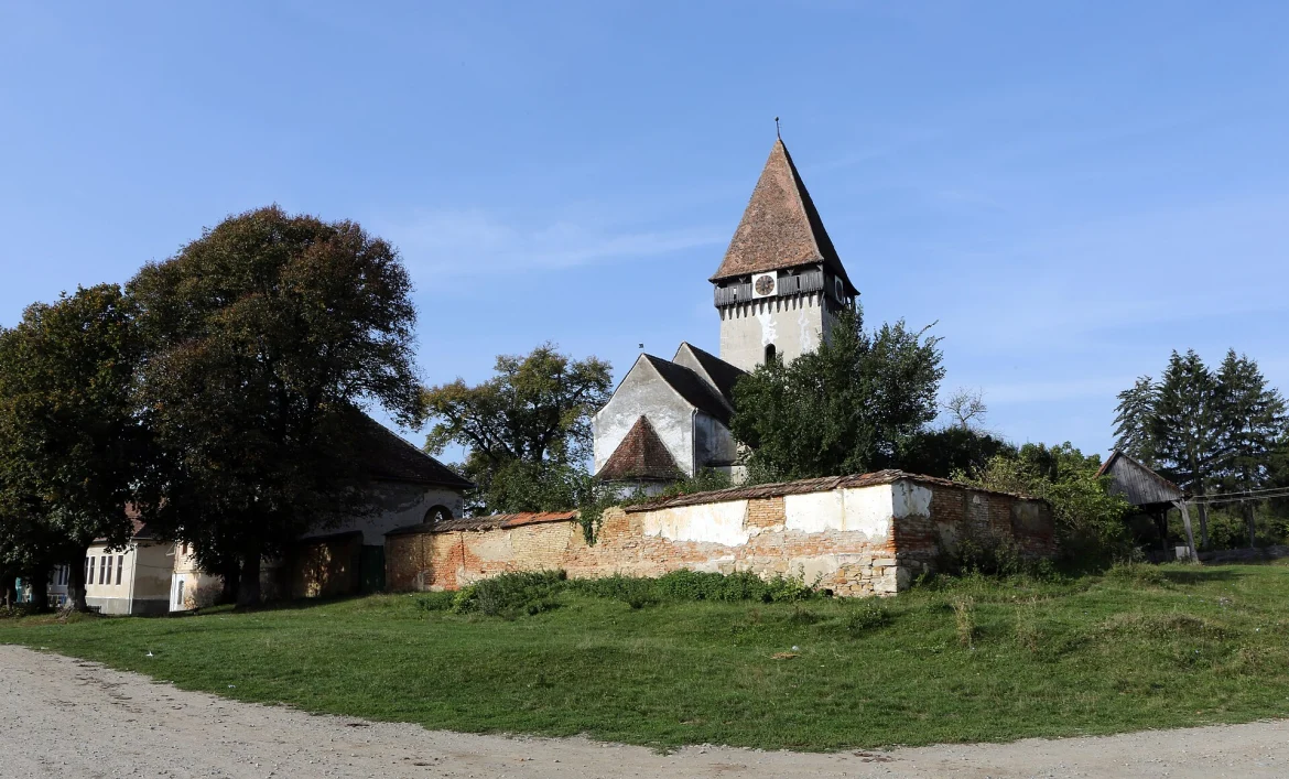 Die evangelische Kirche in Tarteln von außen