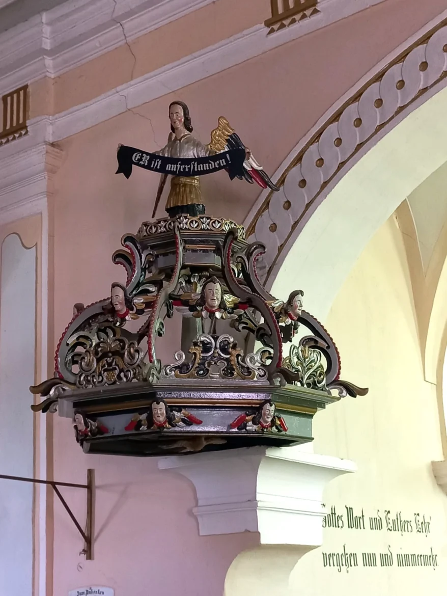 Innenraum der evangelischen Kirche in Urwegen