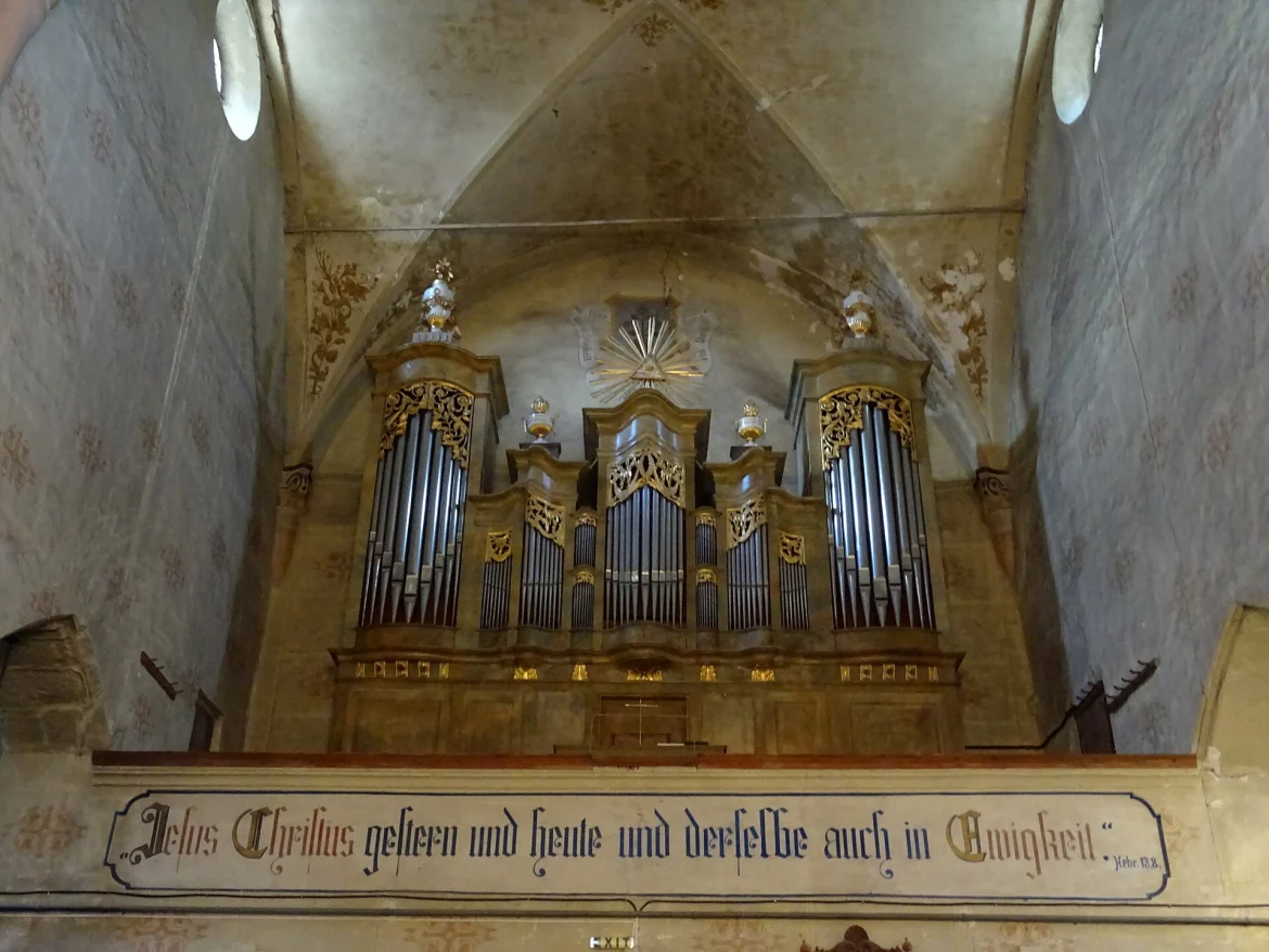 Die evangelische Kirche in Weidenbach von außen