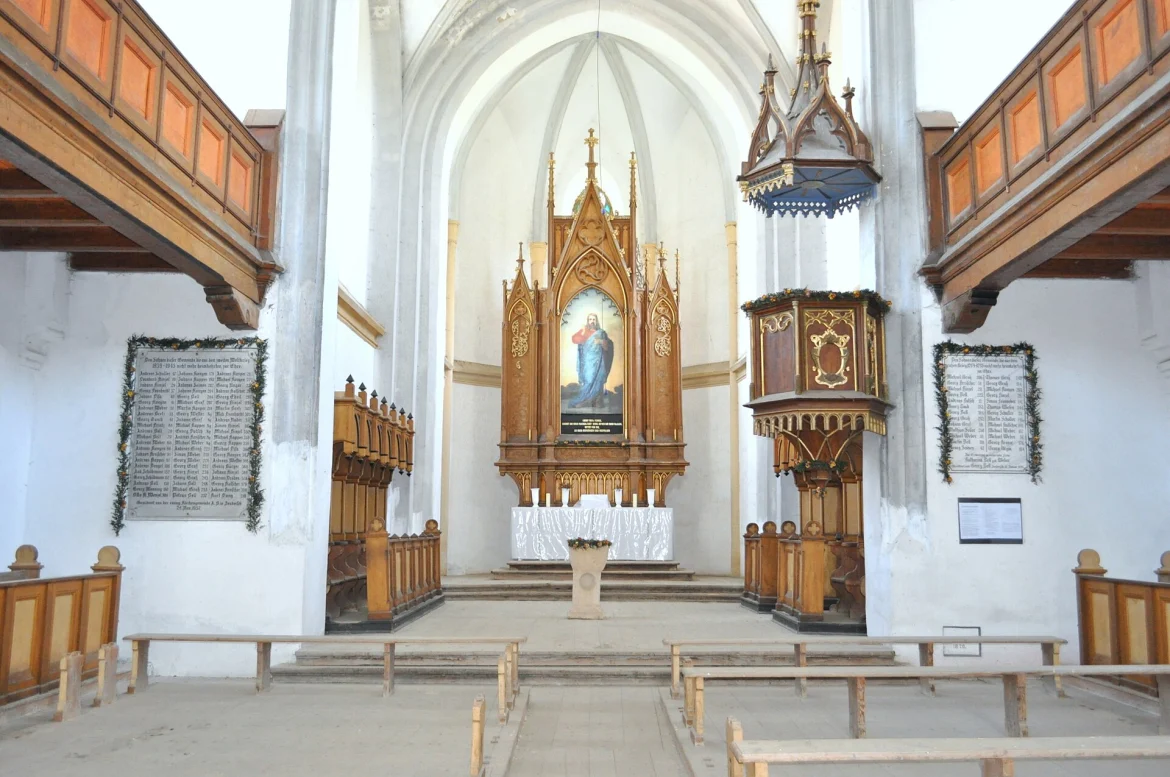 Innenraum der evangelischen Kirche in Zendersch