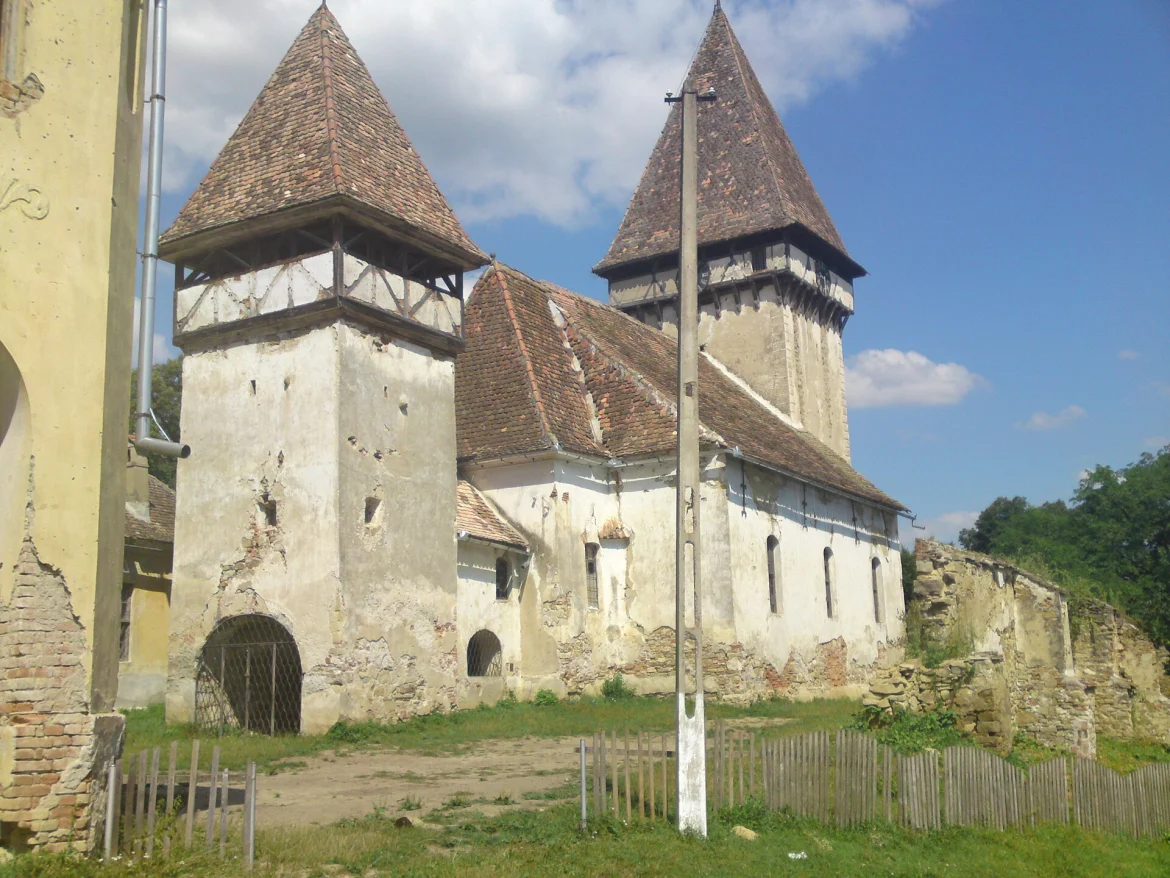 Die evangelische Kirche in Zied von außen